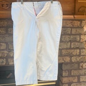 Express white chino cropped capri pants.  Size 6 womens